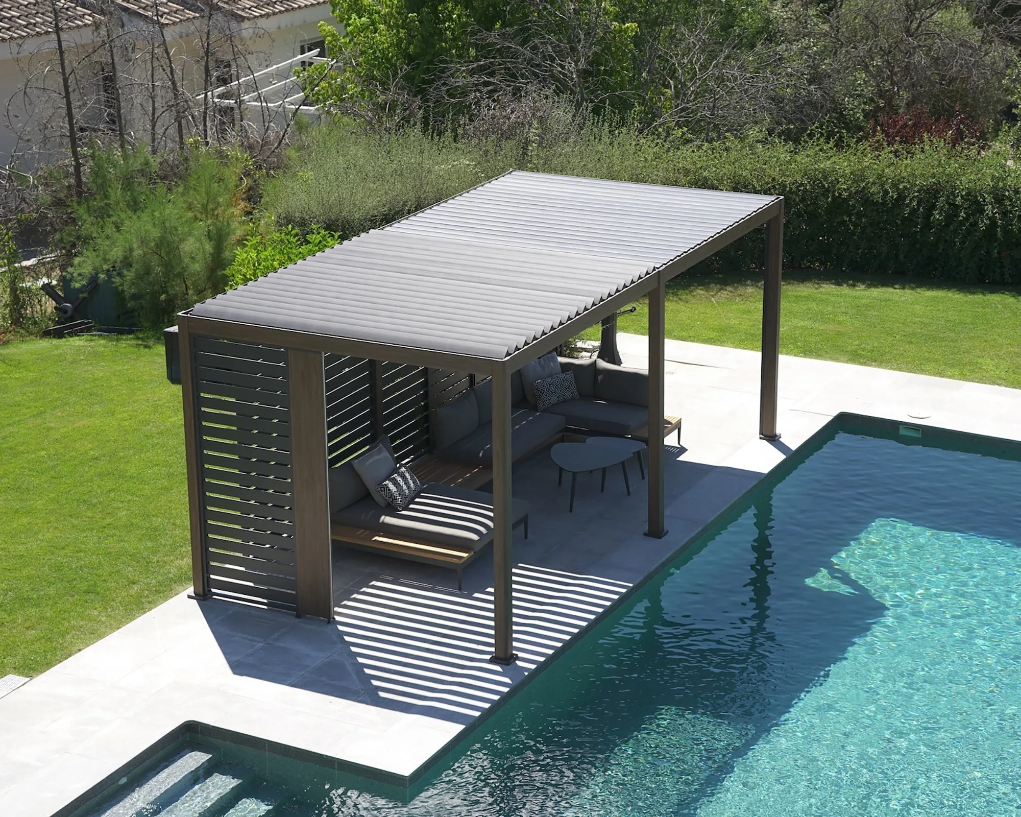 Sorara Outdoor Living — Trädgård & Utemöbler